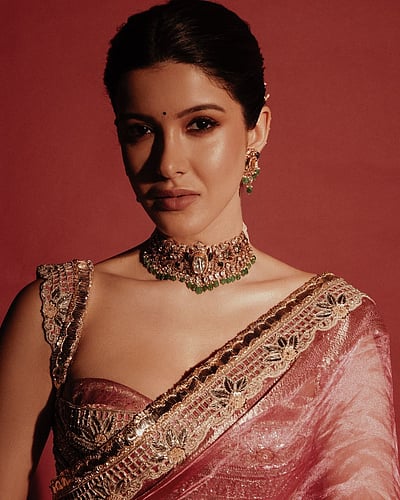 இருள் கலையும் நேரம்... ஷனாயா கபூர்!